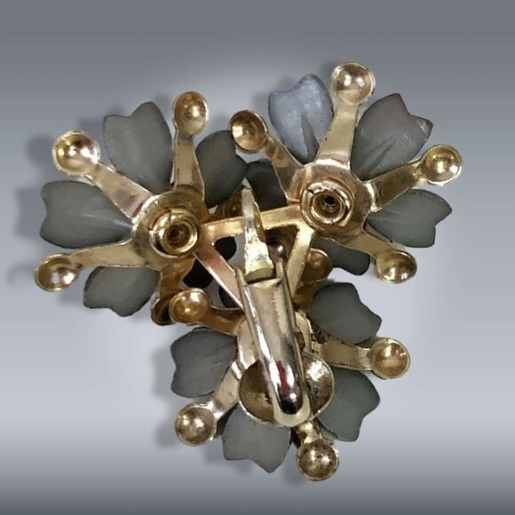 VINTAGE 50s Black Flower Trio Clip on Earrings Enamel and Gold Metal - Picture 6 of 7
